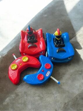 Little Tikes Remote Control Wheelz Race Cars Bumper Cars Set Of 2 Tested WORKS